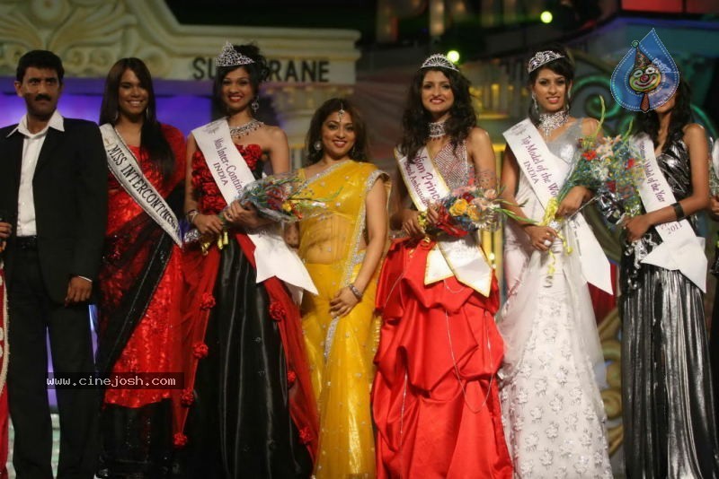 Indian Princess 2011 Grand Finale Event - 59 / 80 photos