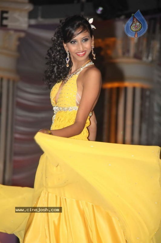 Indian Princess 2011 Grand Finale Event - 66 / 80 photos