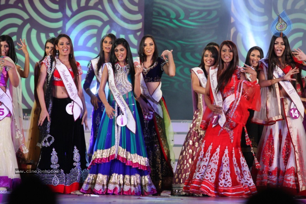 Indian Princess 2013 Grand Finale Event - 22 / 42 photos