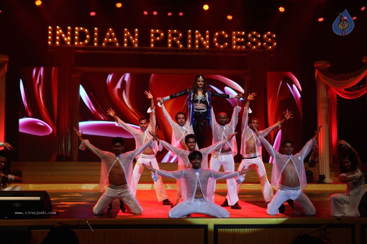 Indian Princess 2015 Grand Finale - 25 / 32 photos