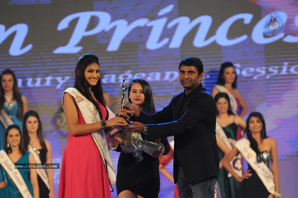 Indian Princess Fashion Show 2014 - 29 / 67 photos