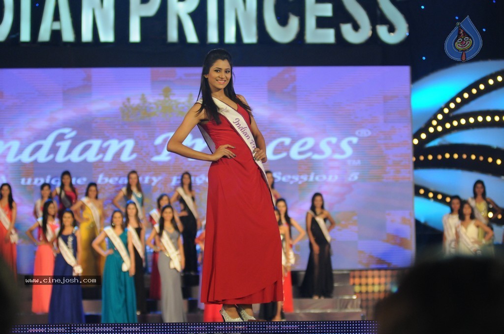 Indian Princess Fashion Show 2014 - 32 / 67 photos