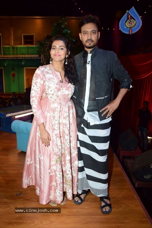 Irrfan Khan n Parvathy Promotes Qarib Qarib Singlle - 9 / 11 photos