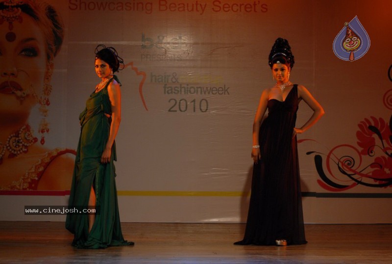 Isha Koppikar n Aarti Chabria ramp walk at Fashion Week 2010 - 2 / 50 photos