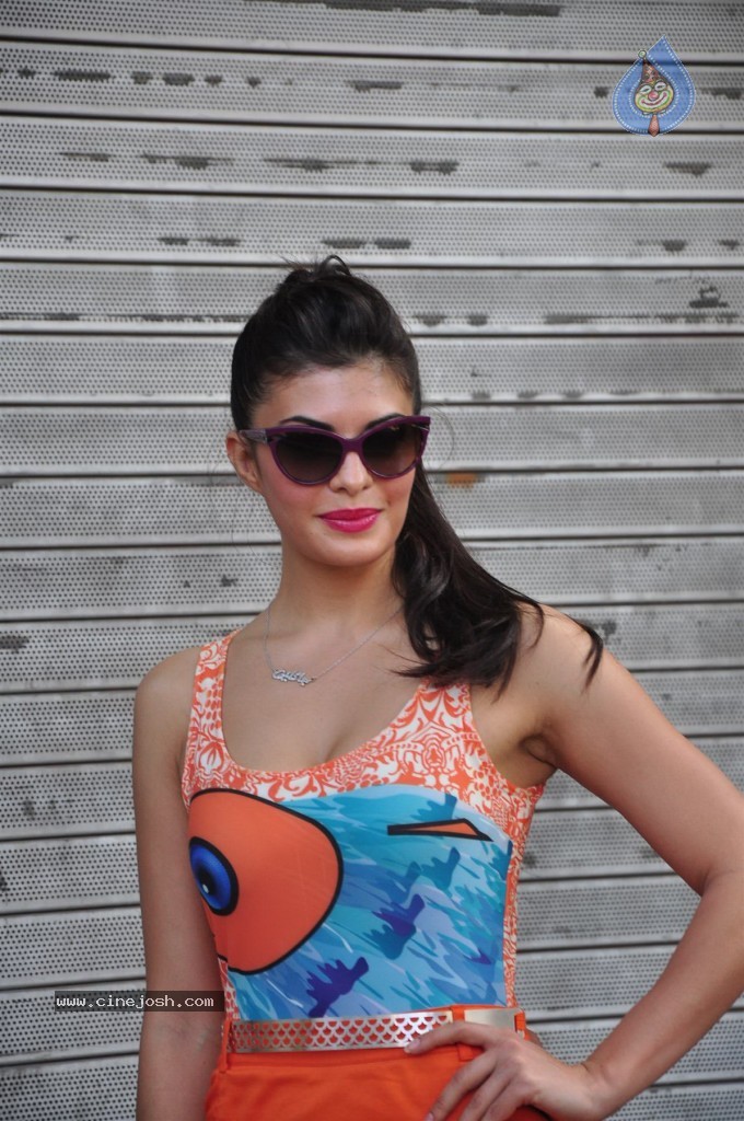 Jacqueline Fernandez Unveils HTC One - 34 / 45 photos