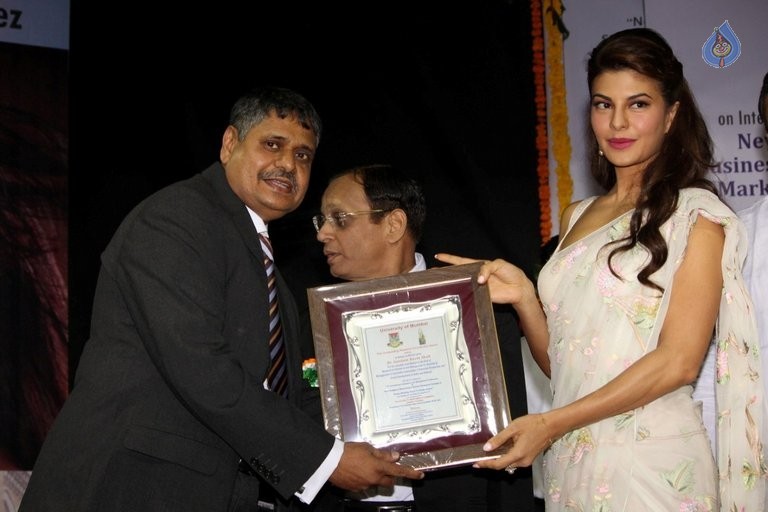 Jacqueline gets Felicitated at Mumbai University  - 14 / 50 photos