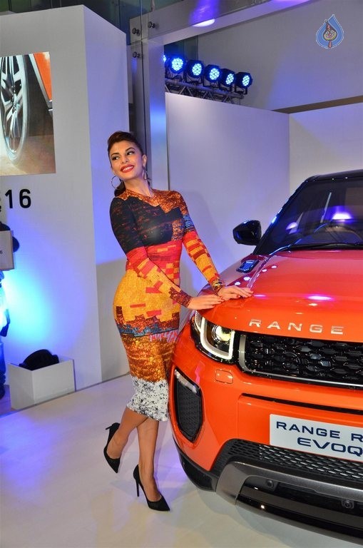 Jacqueline Unveils New Range Rover Evoque - 3 / 19 photos