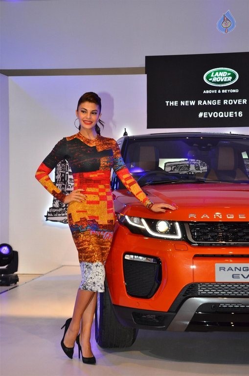 Jacqueline Unveils New Range Rover Evoque - 9 / 19 photos