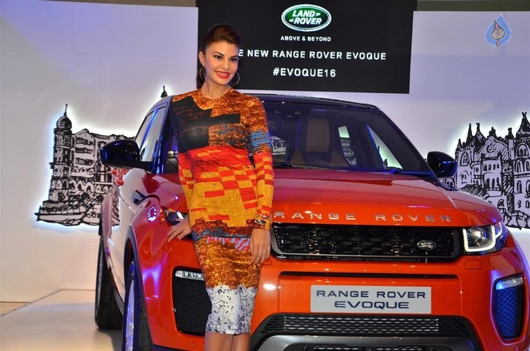 Jacqueline Unveils New Range Rover Evoque - 18 / 19 photos