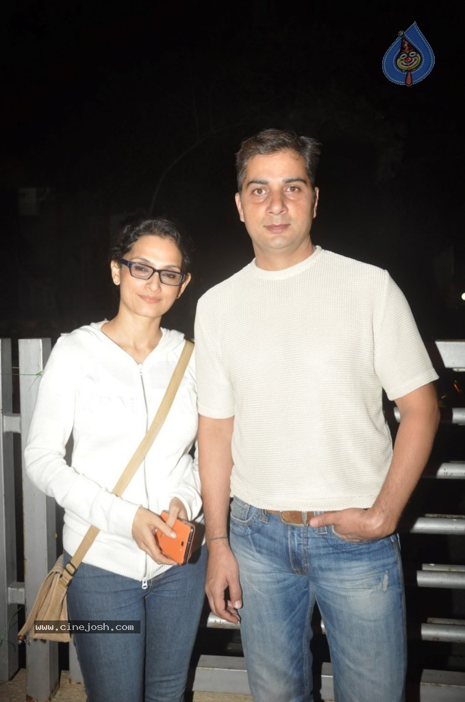 Jai Ho Team Watches Sholay 3D Movie - 9 / 31 photos