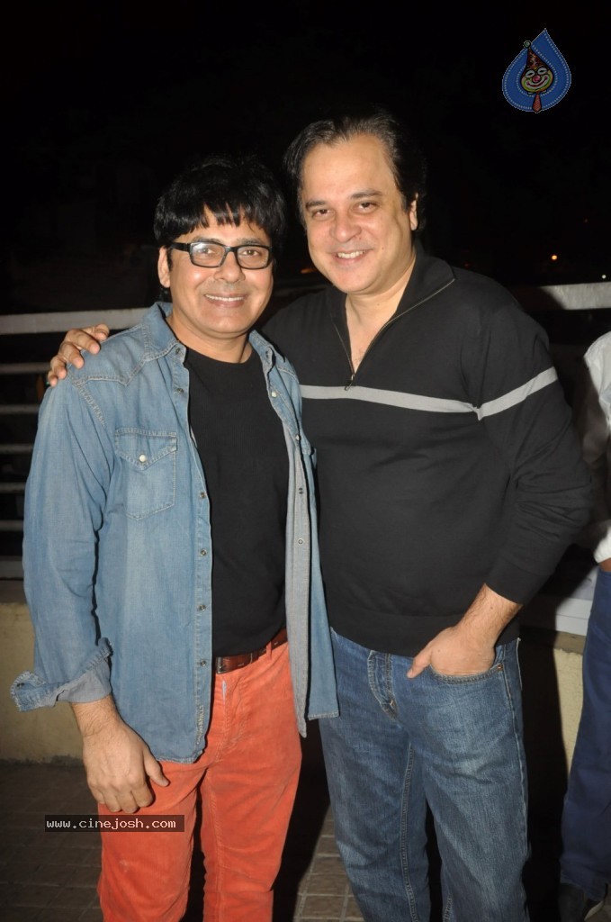 Jai Ho Team Watches Sholay 3D Movie - 28 / 31 photos