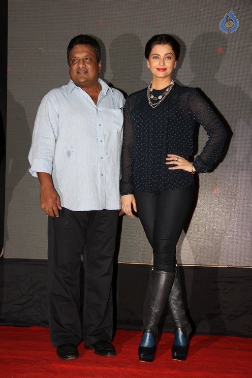 Jazbaa Promotion at Mithibai College - 16 / 42 photos