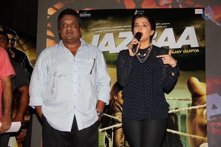 Jazbaa Promotion at Mithibai College - 36 / 42 photos