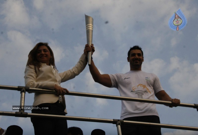 John Abraham,Maria Polyzou At Marathon Flame Run - 4 / 25 photos