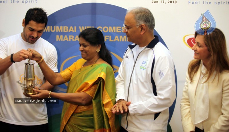 John Abraham,Maria Polyzou At Marathon Flame Run - 6 / 25 photos