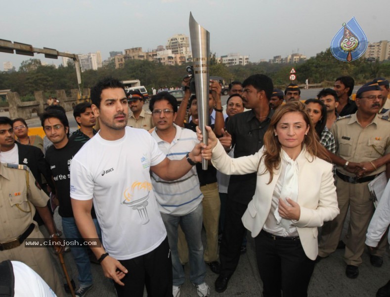John Abraham,Maria Polyzou At Marathon Flame Run - 7 / 25 photos