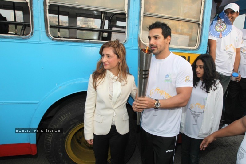 John Abraham,Maria Polyzou At Marathon Flame Run - 16 / 25 photos