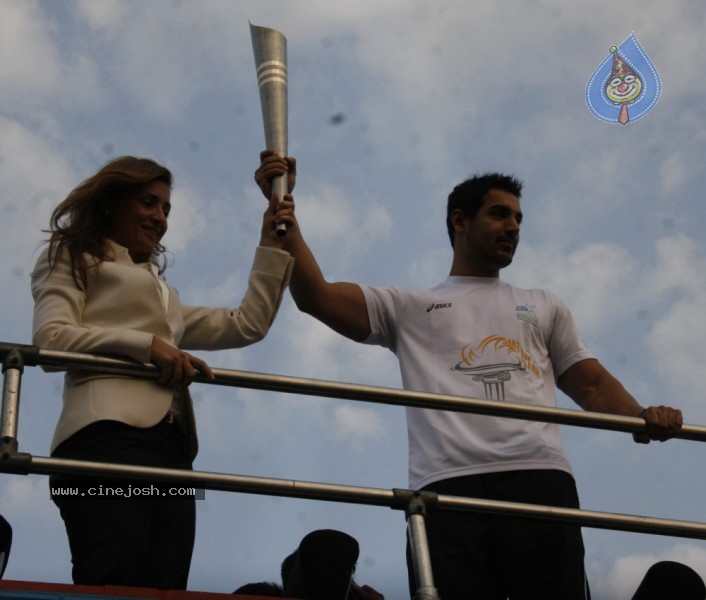 John Abraham,Maria Polyzou At Marathon Flame Run - 17 / 25 photos