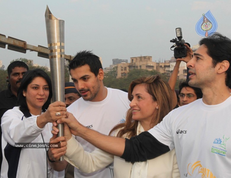 John Abraham,Maria Polyzou At Marathon Flame Run - 24 / 25 photos