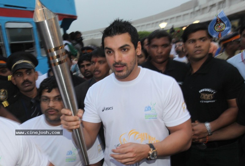 John Abraham,Maria Polyzou At Marathon Flame Run - 25 / 25 photos