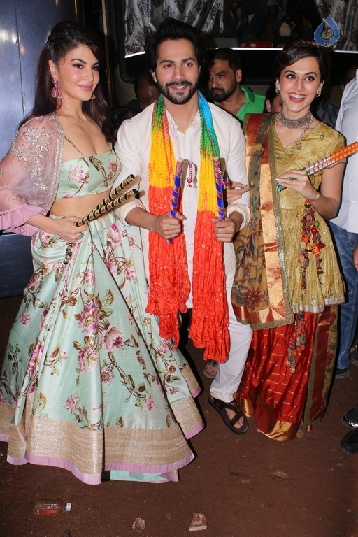 Judwaa 2 Film Team Visit Navratri Garda Night - 10 / 17 photos