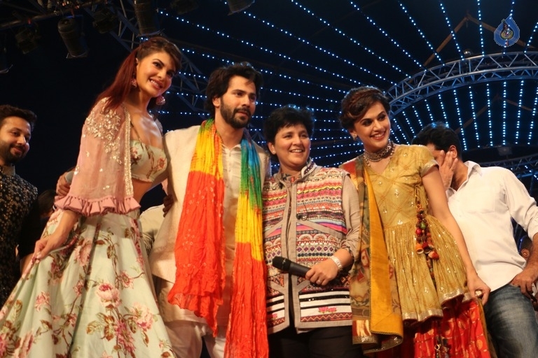 Judwaa 2 Film Team Visit Navratri Garda Night - 14 / 17 photos