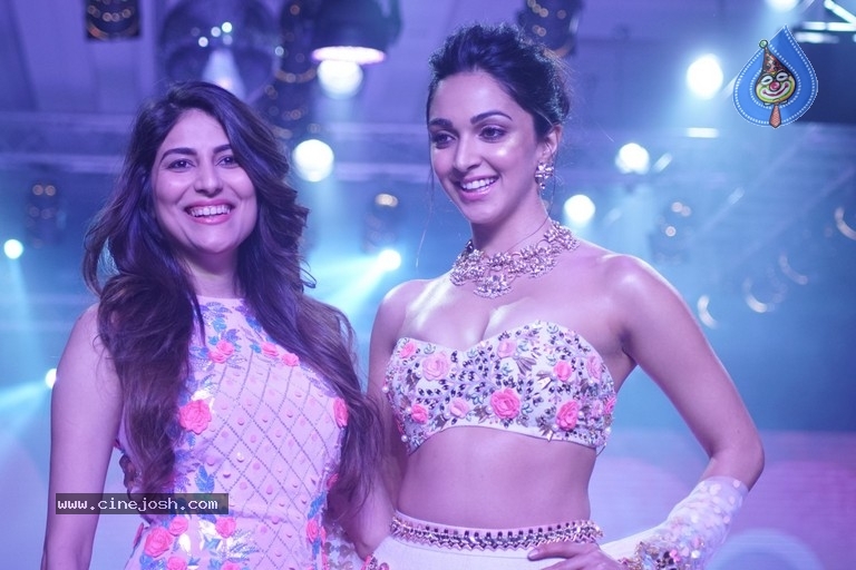 Kaira and Yami at Bombay Times Fashion Week - 13 / 30 photos