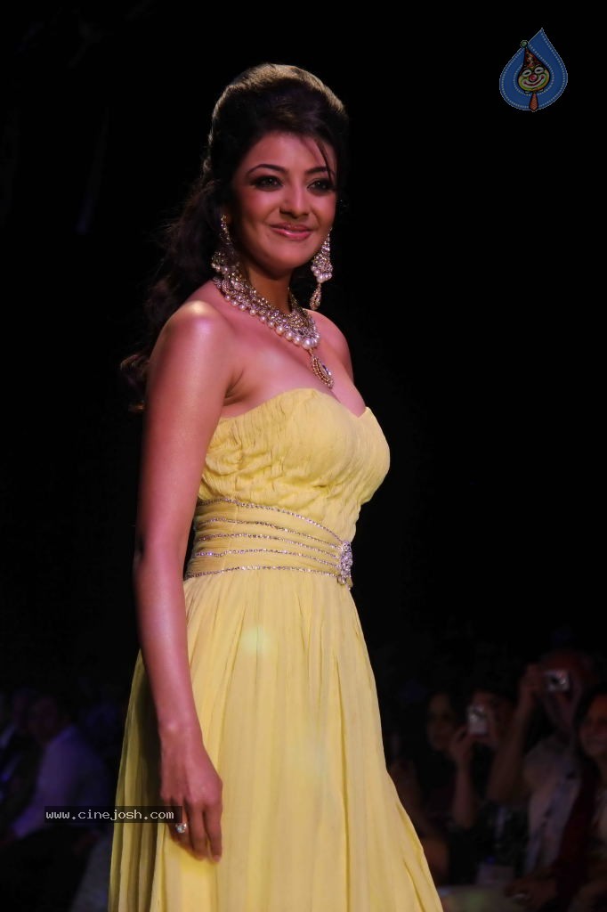 Kajal and Vasuki at IIJW Fashion Show - 25 / 25 photos