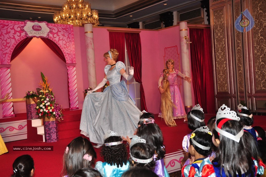 Kajol at Disney Princess Academy - 10 / 44 photos