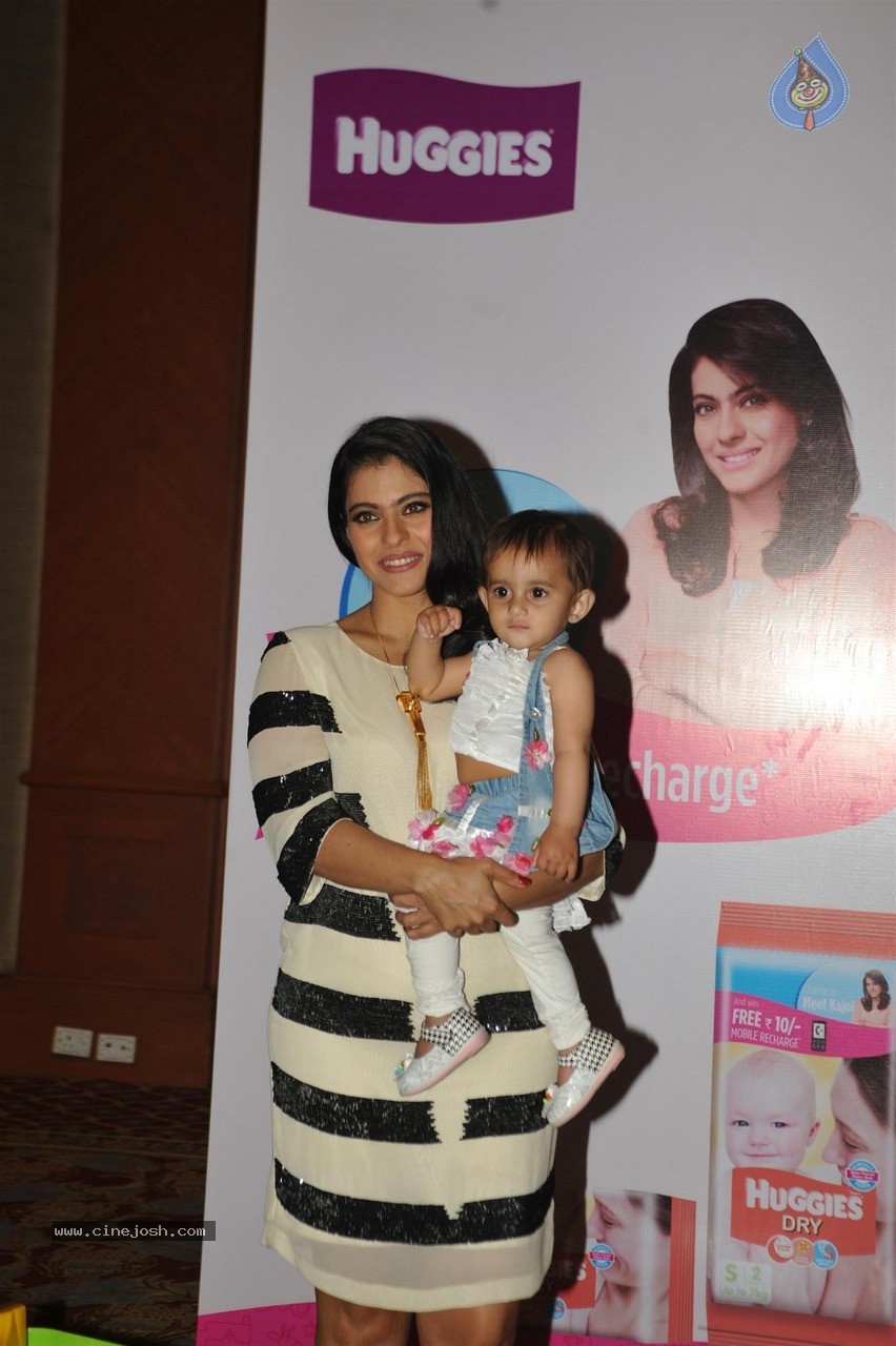 Kajol Devgan at Huggies Event - 18 / 26 photos