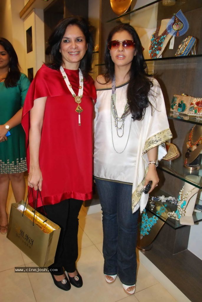 Kajol Launches Malaga Bespoke - 23 / 31 photos