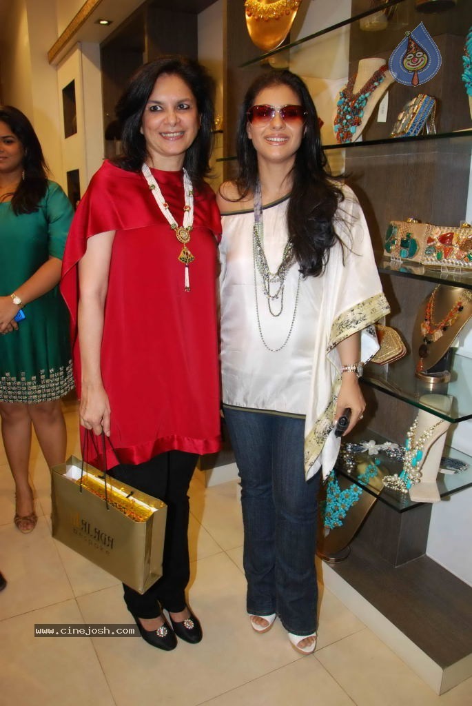 Kajol Launches Malaga Bespoke - 31 / 31 photos