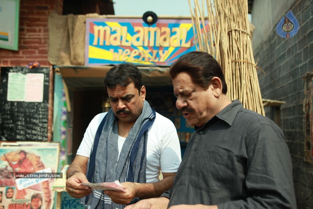 Kamal Dhamaal Malamaal Movie Stills - 2 / 17 photos