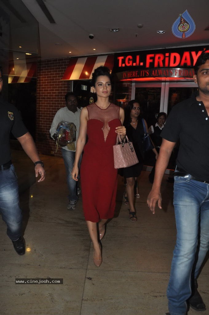 Kangana Ranaut at CineBlitz Cover Page Launch - 51 / 107 photos