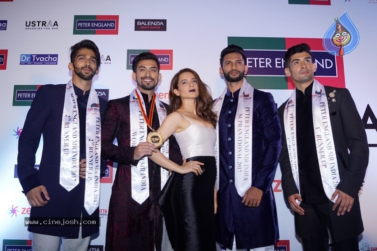 Kangana Ranaut At Peter England Mr India Finale 2017 - 11 / 23 photos