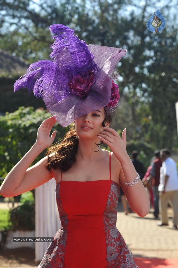 Kangana Ranaut at the HELLO Class Race 2014 - 2 / 78 photos