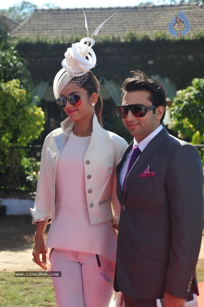 Kangana Ranaut at the HELLO Class Race 2014 - 27 / 78 photos