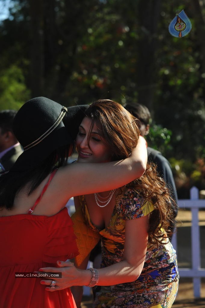 Kangana Ranaut at the HELLO Class Race 2014 - 32 / 78 photos