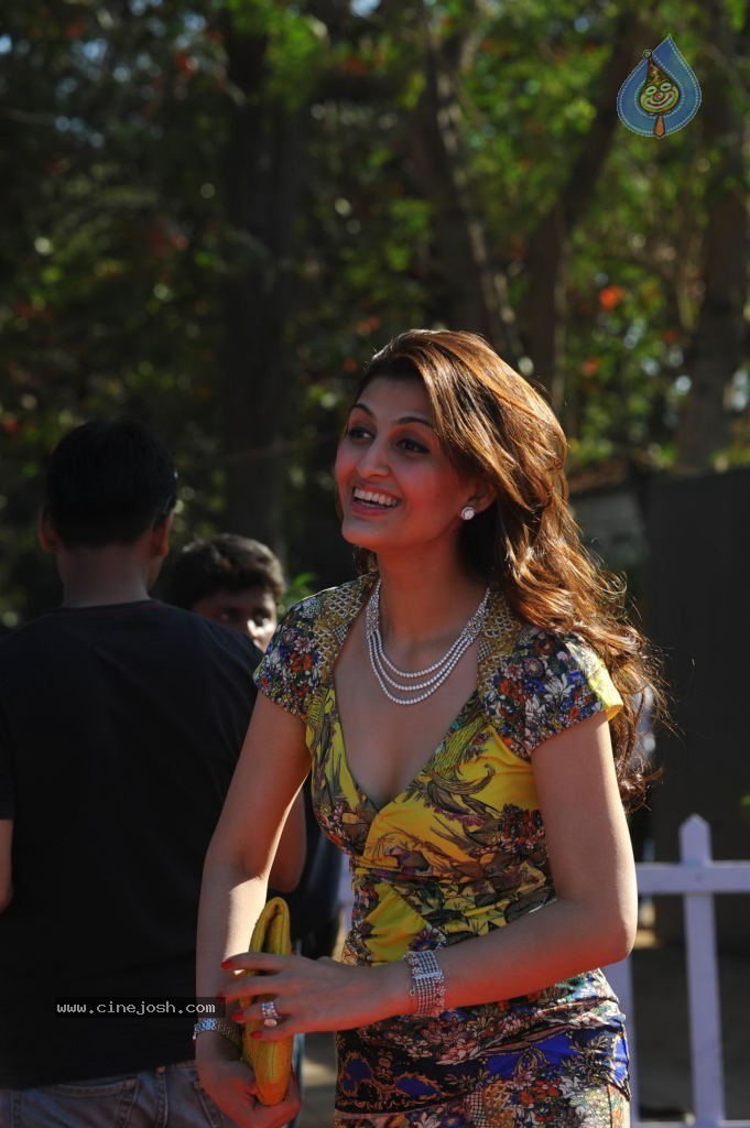 Kangana Ranaut at the HELLO Class Race 2014 - 54 / 78 photos