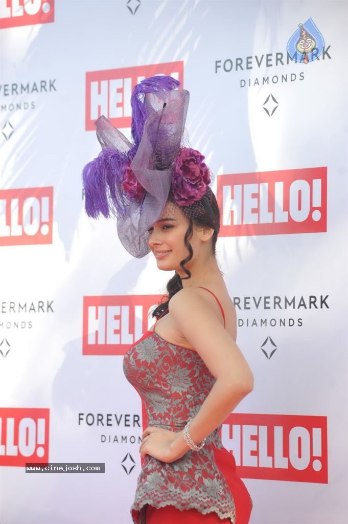 Kangana Ranaut at the HELLO Class Race 2014 - 65 / 78 photos