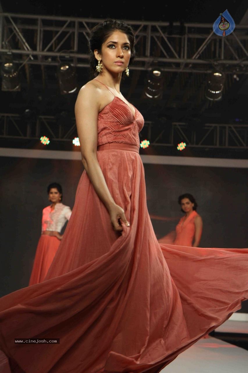 Kangana Ranaut Showstopper at Launch of LIVA - 1 / 108 photos