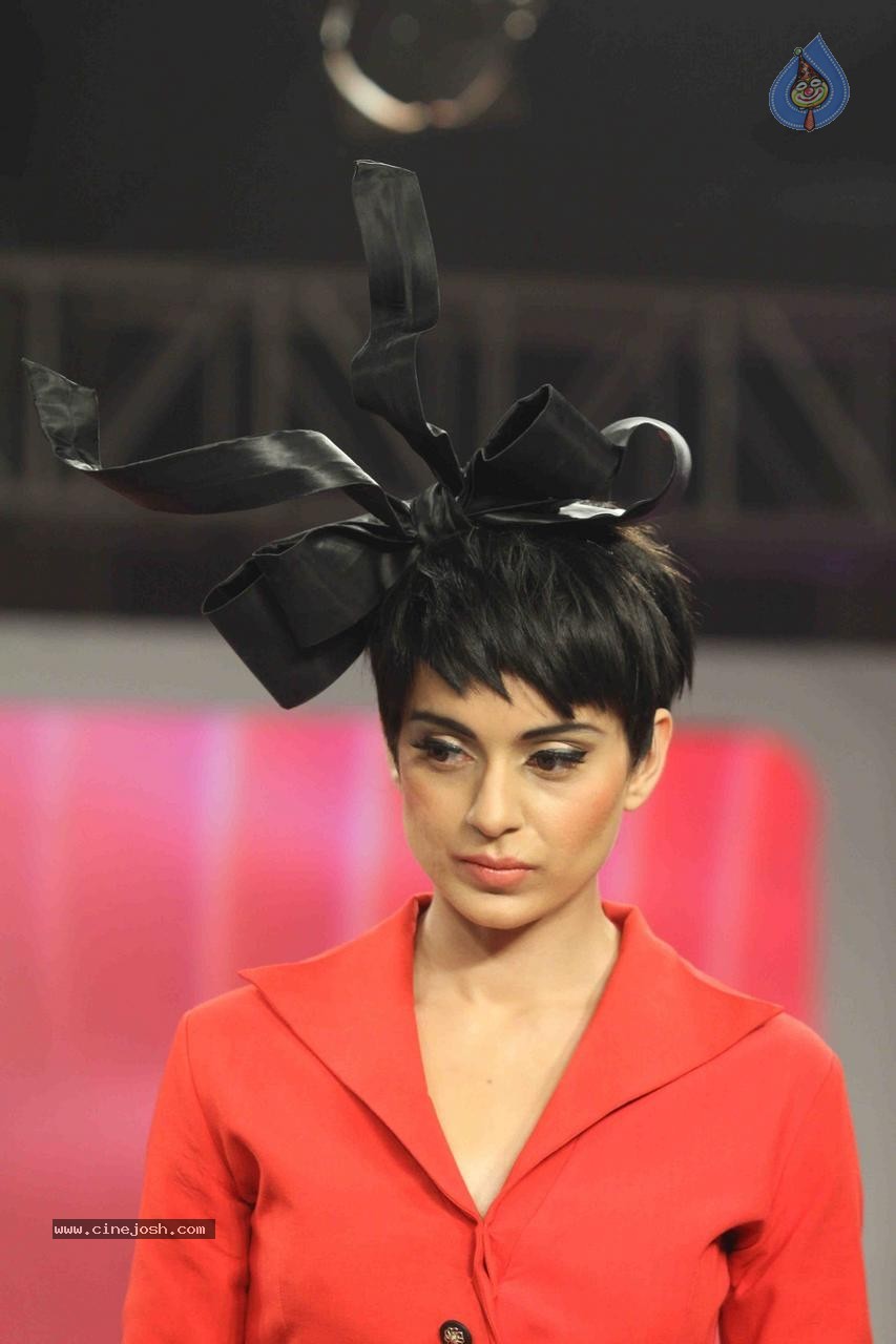 Kangana Ranaut Showstopper at Launch of LIVA - 25 / 108 photos