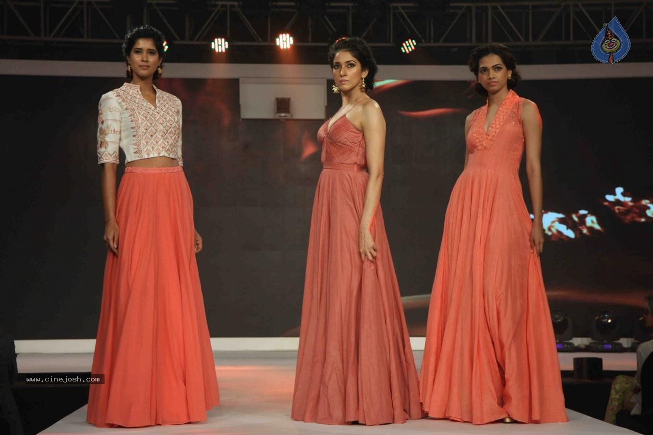 Kangana Ranaut Showstopper at Launch of LIVA - 27 / 108 photos