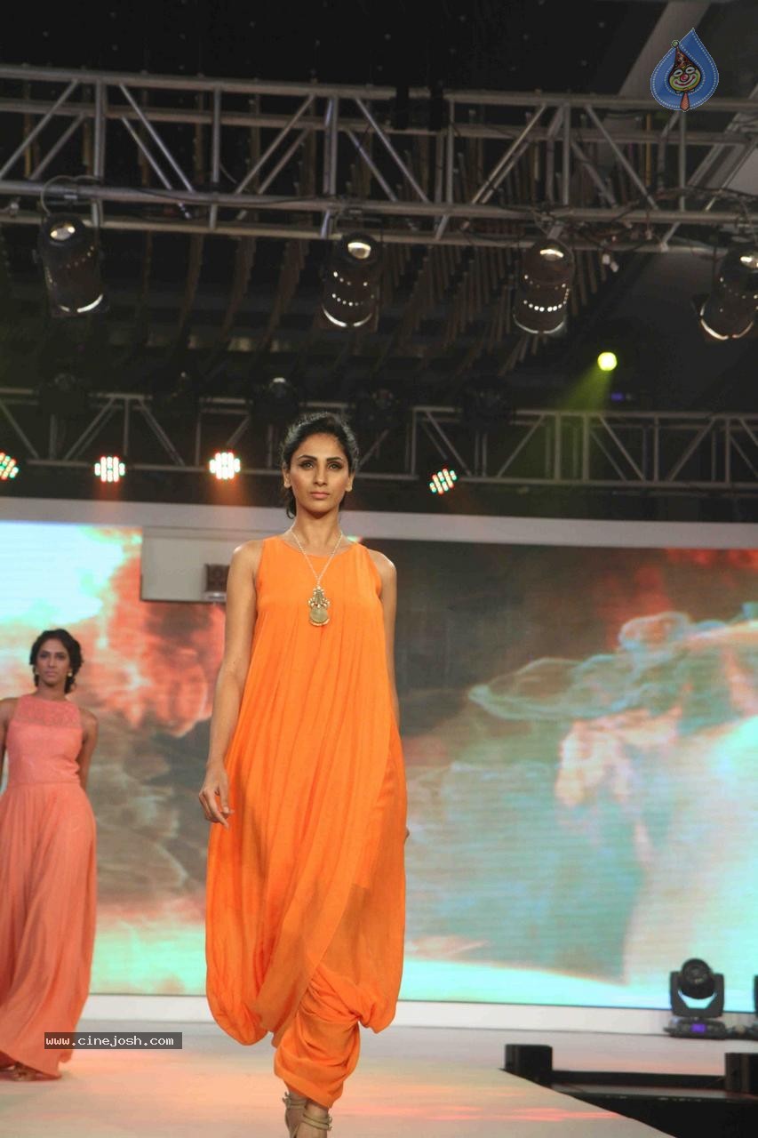 Kangana Ranaut Showstopper at Launch of LIVA - 47 / 108 photos
