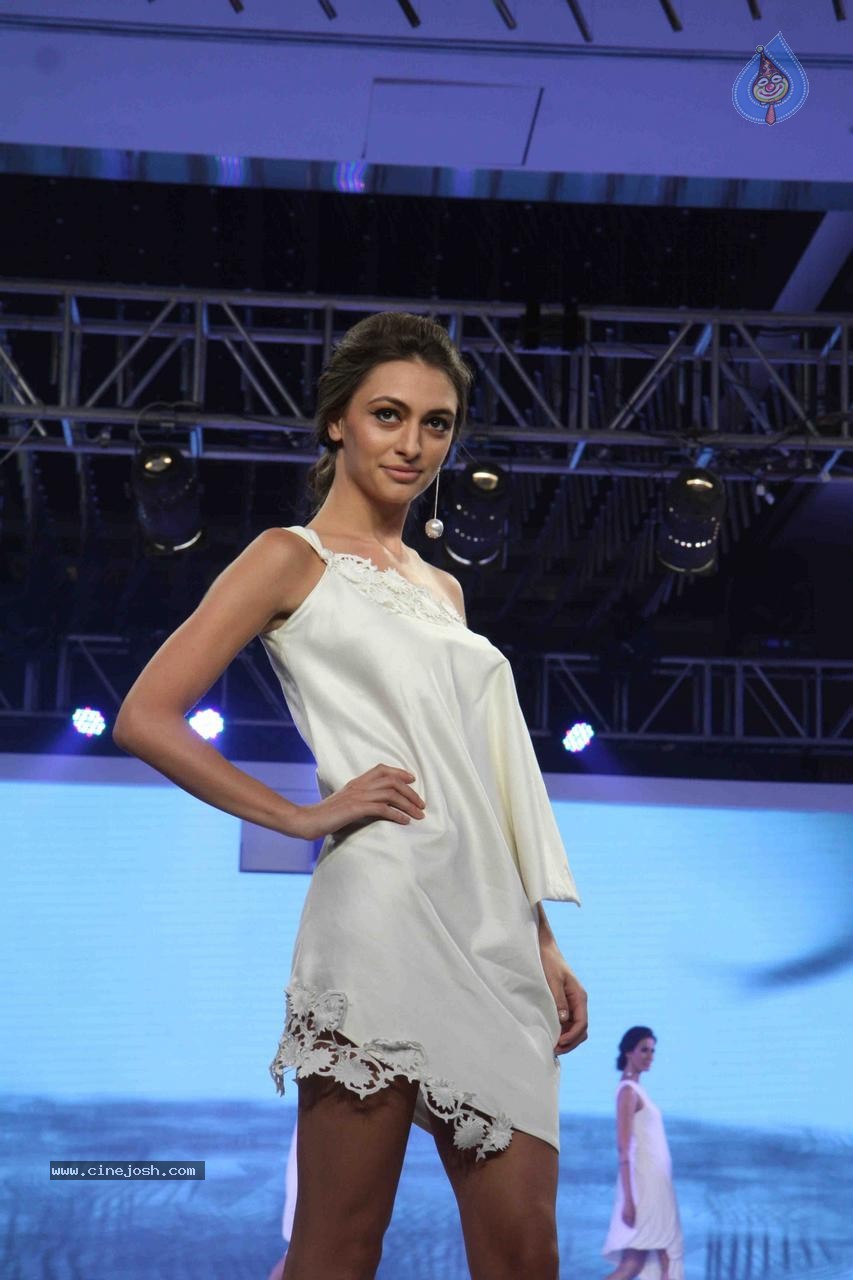 Kangana Ranaut Showstopper at Launch of LIVA - 51 / 108 photos