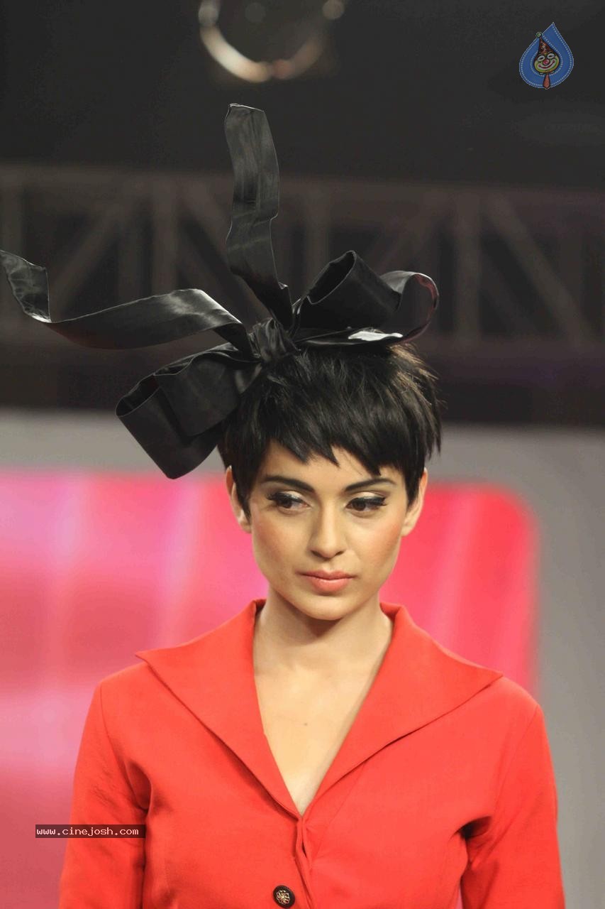 Kangana Ranaut Showstopper at Launch of LIVA - 55 / 108 photos