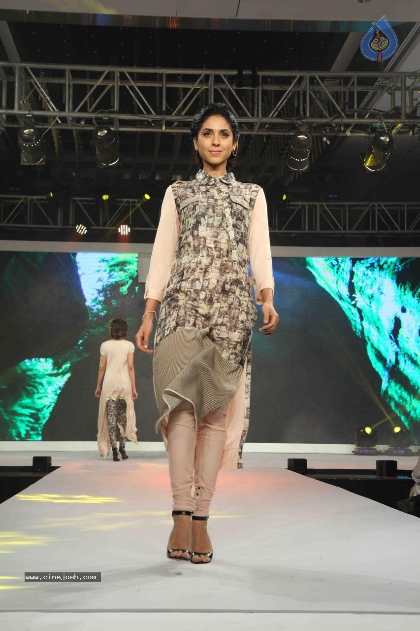 Kangana Ranaut Showstopper at Launch of LIVA - 58 / 108 photos