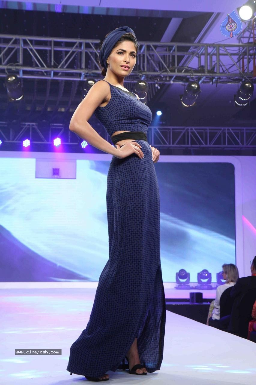 Kangana Ranaut Showstopper at Launch of LIVA - 62 / 108 photos