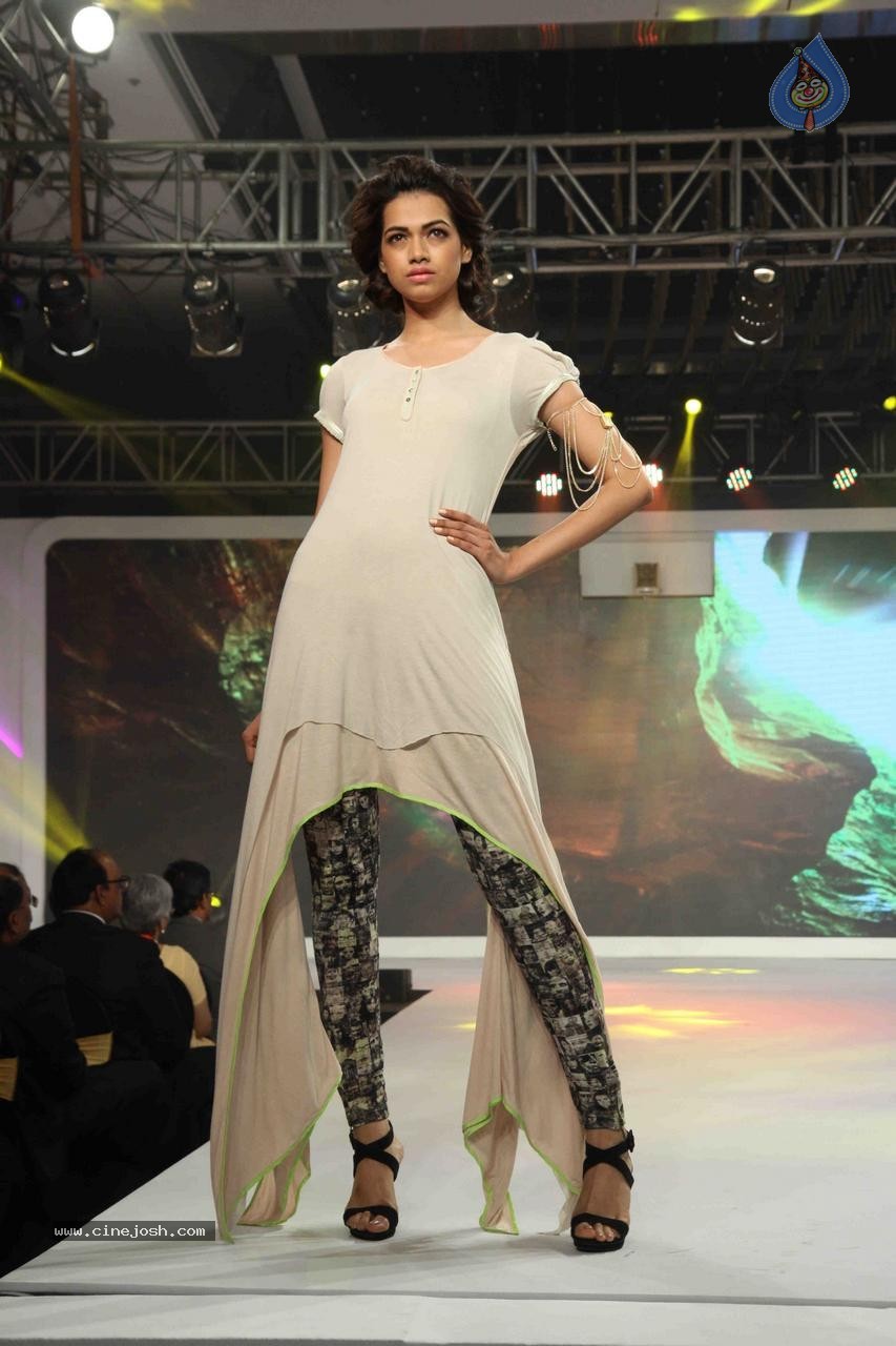 Kangana Ranaut Showstopper at Launch of LIVA - 74 / 108 photos