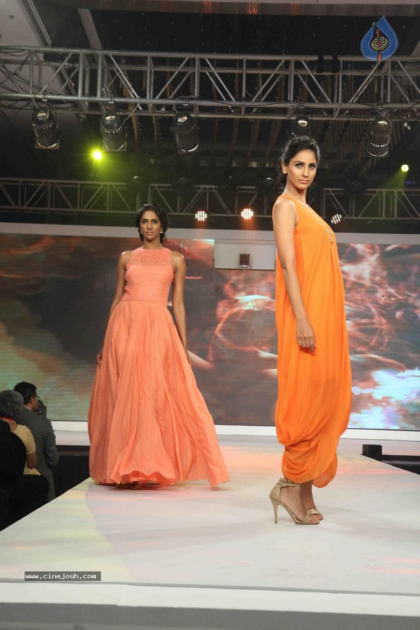 Kangana Ranaut Showstopper at Launch of LIVA - 76 / 108 photos